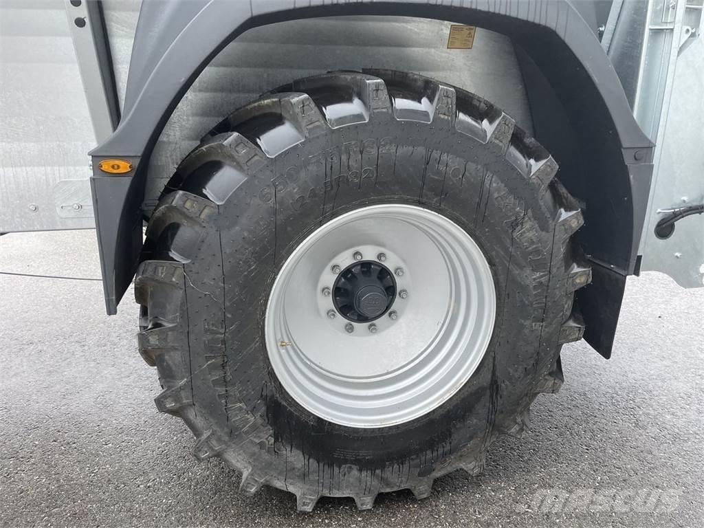 Fliegl ADS 120 Remolques esparcidores de estiércol