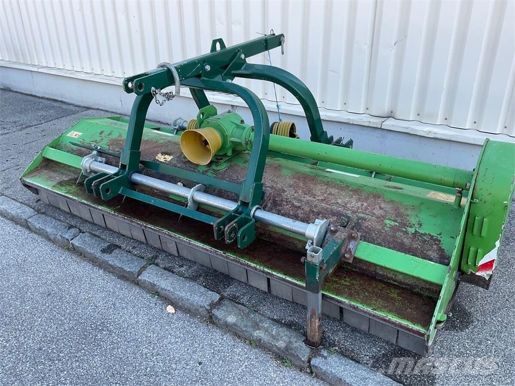  GU 275 Segadoras y cortadoras de hojas para pastos