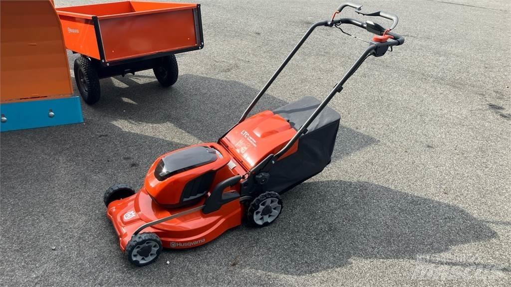 Husqvarna LC 347iVX Tractores corta-césped