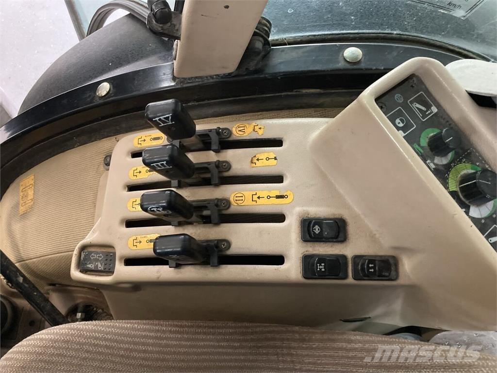 John Deere 5515F Tractores