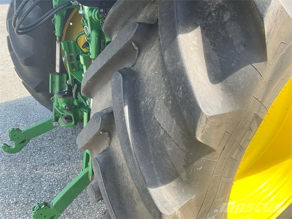 John Deere 6110R Tractores