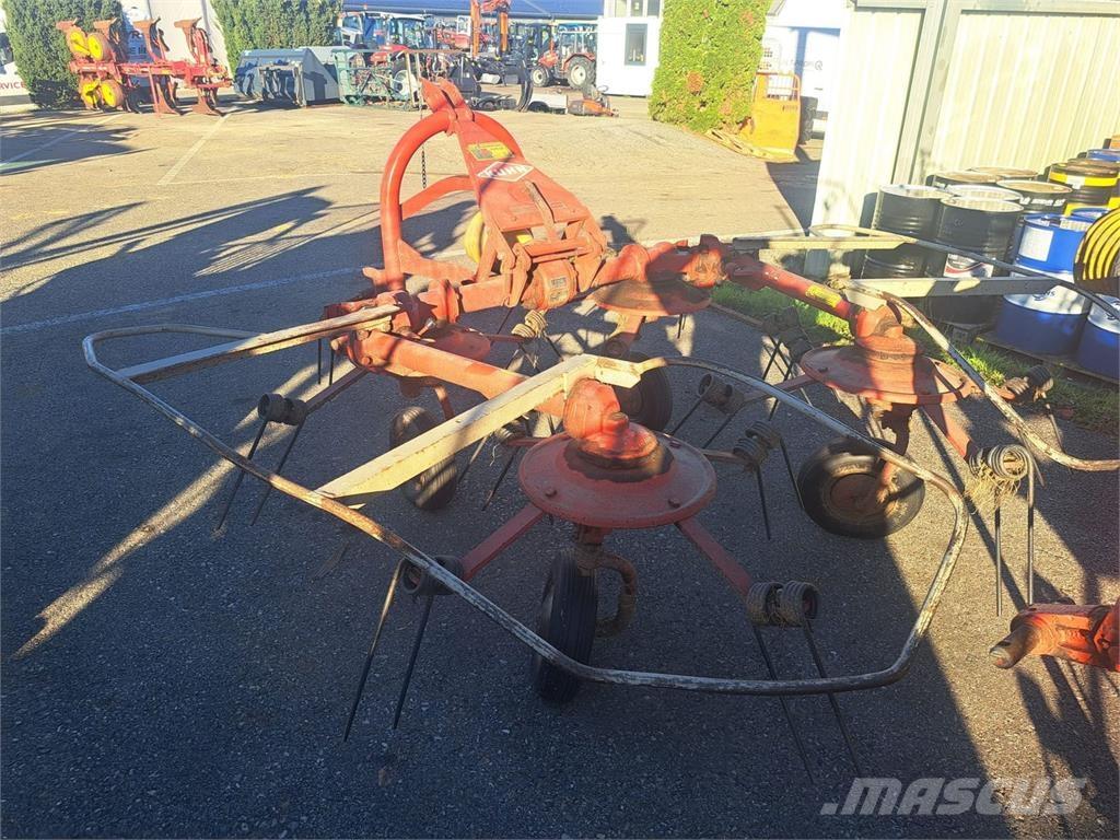 Kuhn 4 Kreisel Rastrillos y henificadores