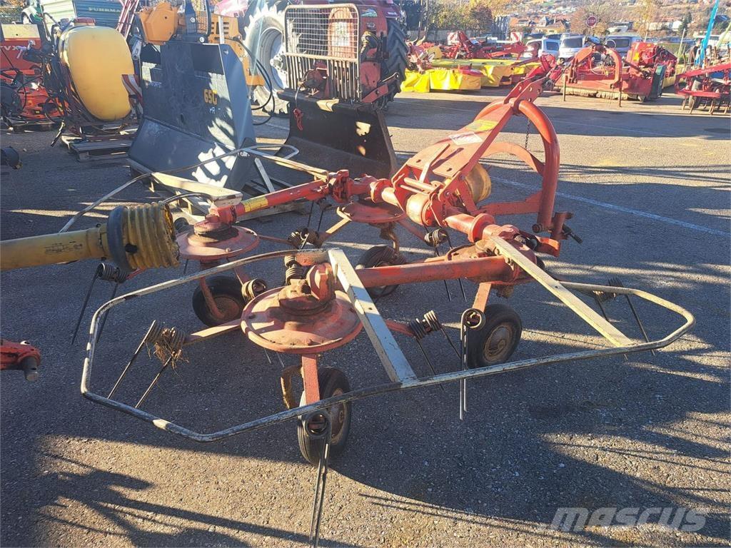 Kuhn 4 Kreisel Rastrillos y henificadores
