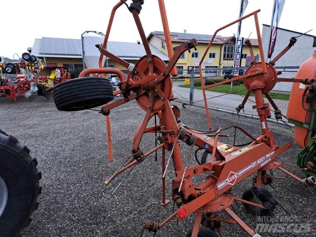 Kuhn GF 4201 MH Rastrillos y henificadores