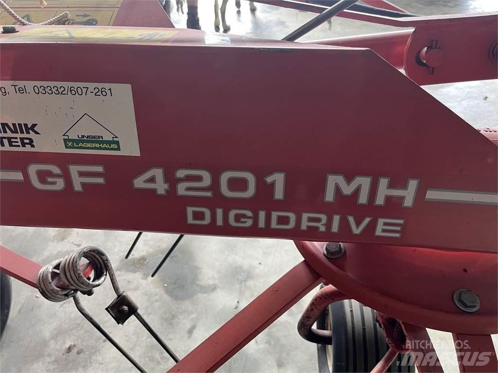Kuhn GF 4201 MH Rastrillos y henificadores