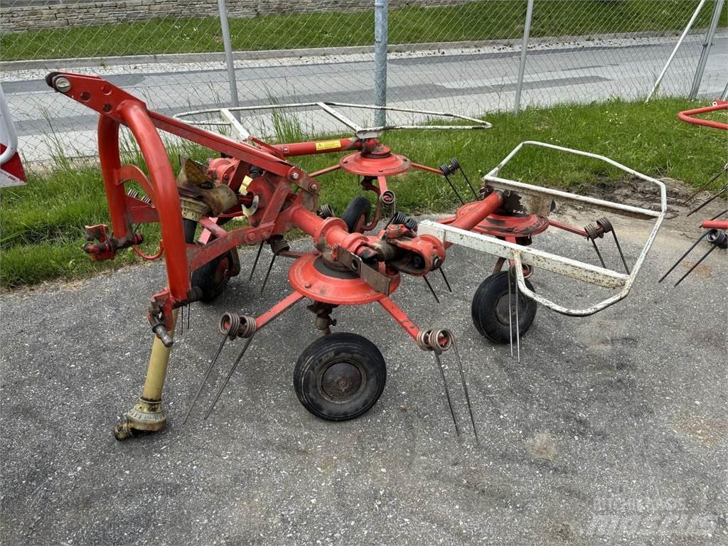 Kuhn GF 440 P Rastrillos y henificadores
