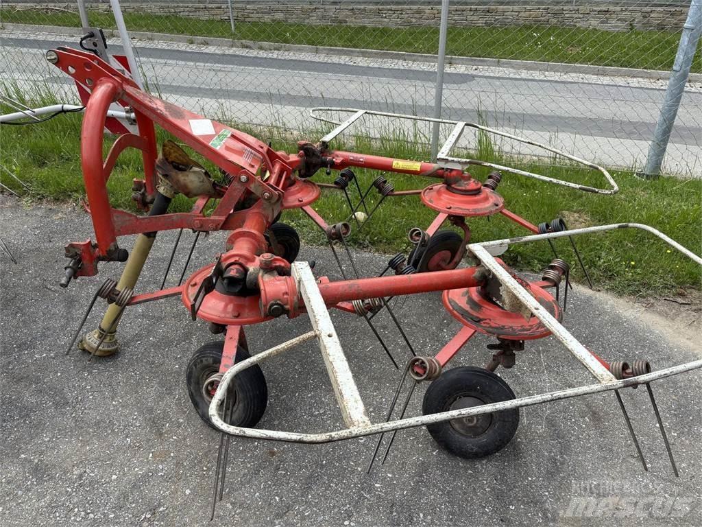 Kuhn GF 440 P Rastrillos y henificadores