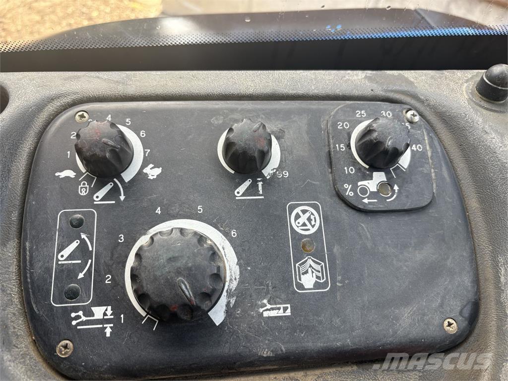 New Holland TS115 Tractores