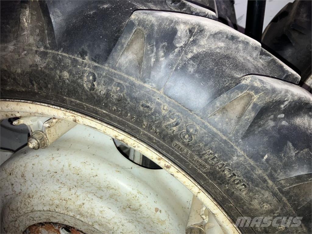  W7x28 Neumáticos, ruedas y llantas