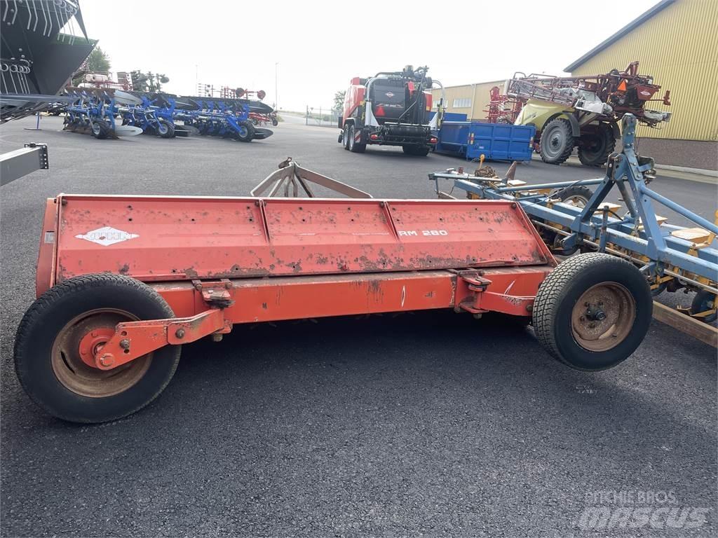 Kuhn BP28 Otros equipos usados para la recolección de forraje
