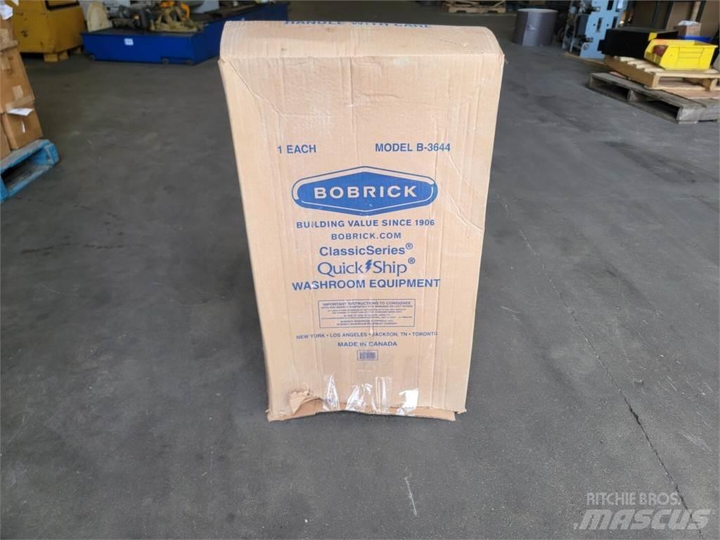  BOBRICK B-3644 Contenedores palet wide
