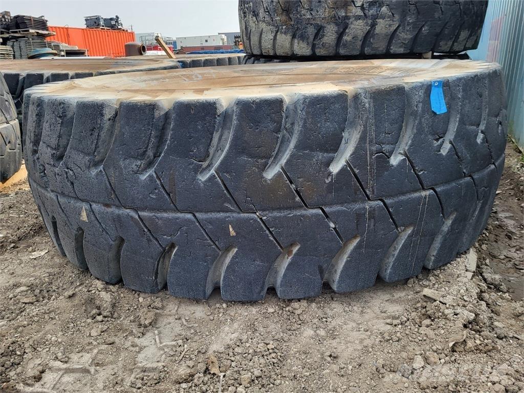 Goodyear RM-4B+ Neumáticos, ruedas y llantas