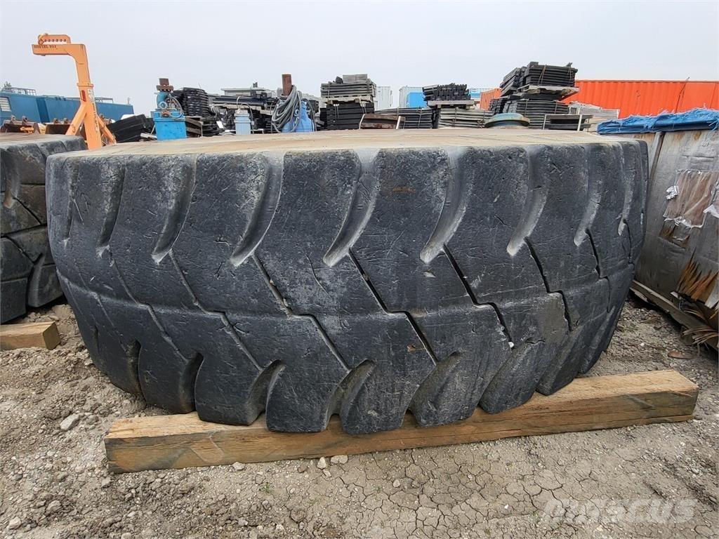 Goodyear RM-4B+ Neumáticos, ruedas y llantas