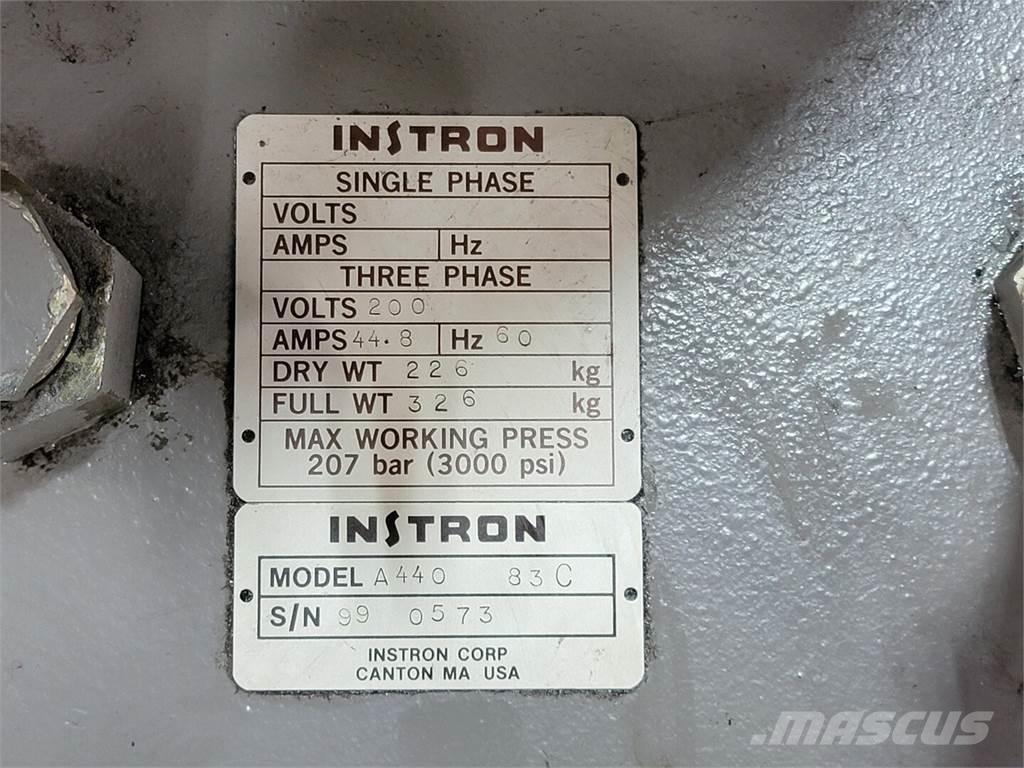  INSTRON A440 83C Bombas de agua