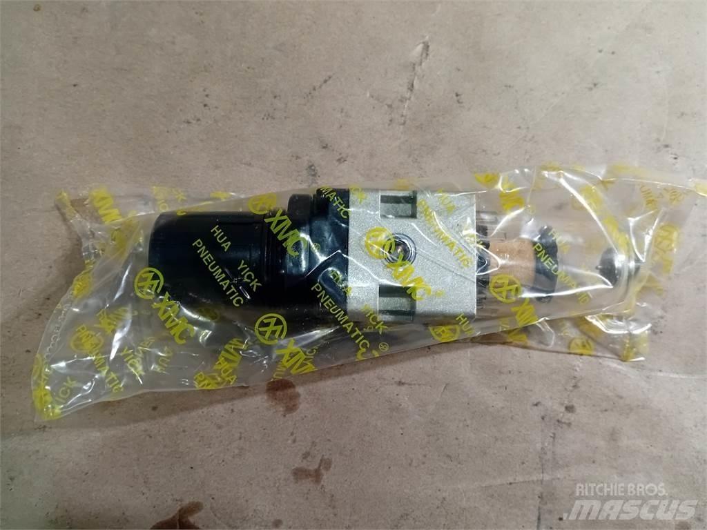  XMC AW2000-02 Construcción - Otros