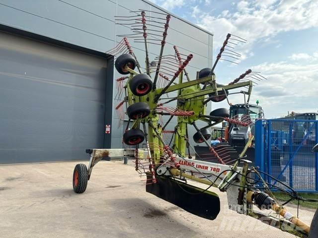 CLAAS Liner 780 Rastrillos y henificadores