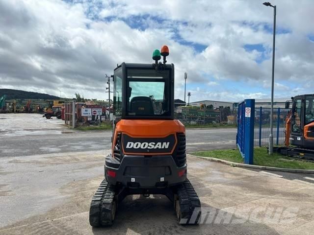 Develon Dx27z Excavadoras de cadenas