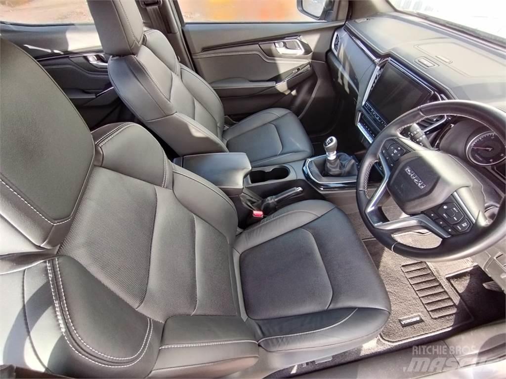 Isuzu V-Cross Construcción - Otros