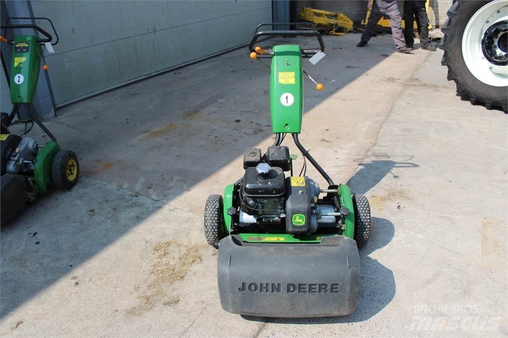 John Deere 220B Corta-césped manual