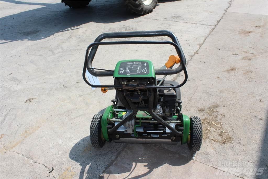 John Deere 220B Corta-césped manual
