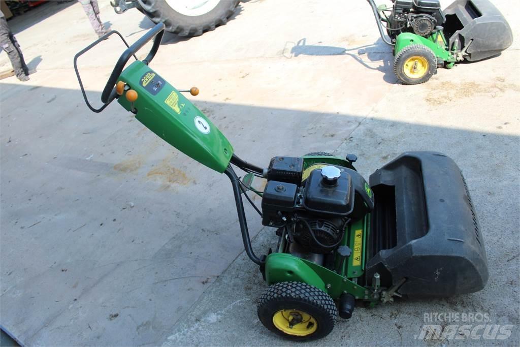 John Deere 220B Corta-césped manual