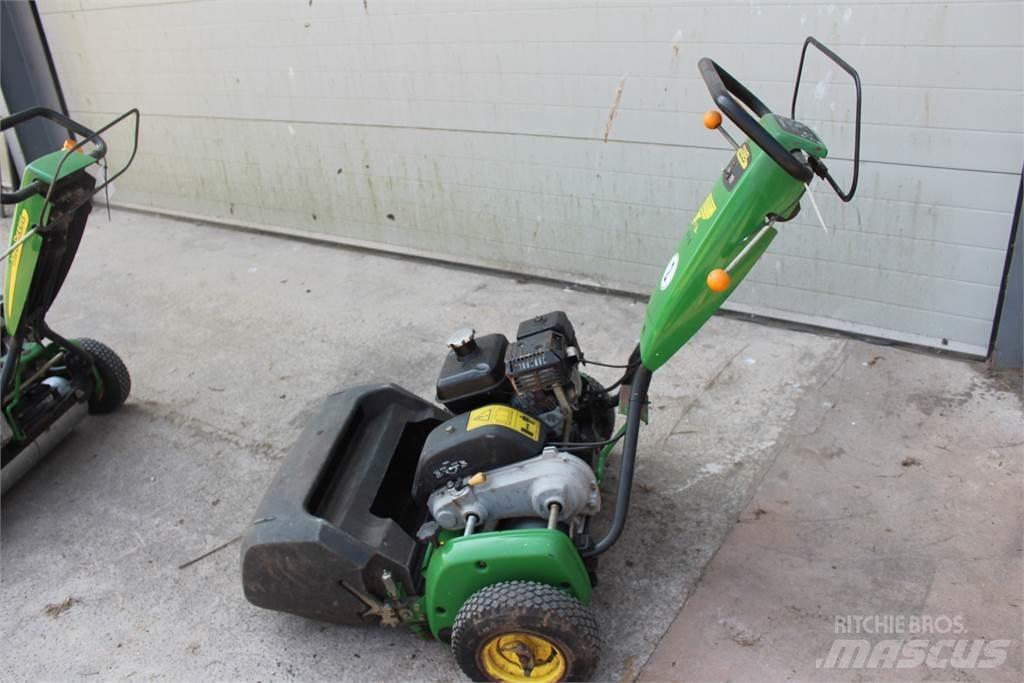John Deere 220B Corta-césped manual