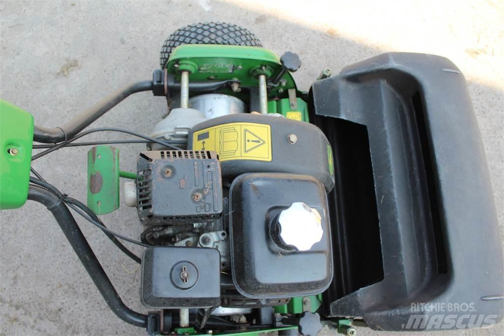 John Deere 220B Corta-césped manual