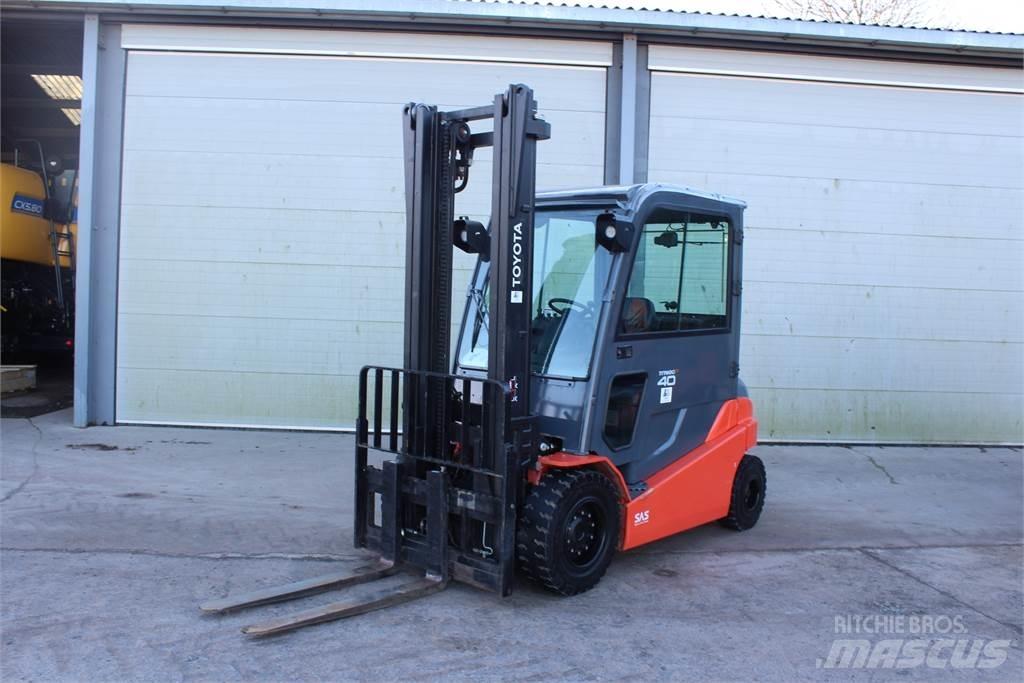 Toyota 4T Forklift Construcción - Otros