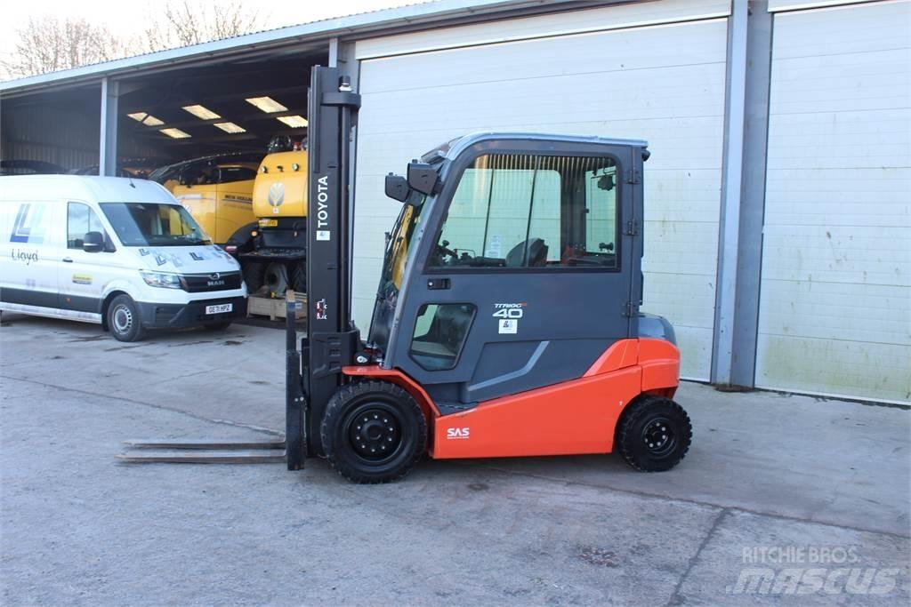 Toyota 4T Forklift Construcción - Otros