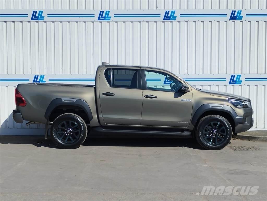 Toyota Invincible X Furgonetas caja abierta