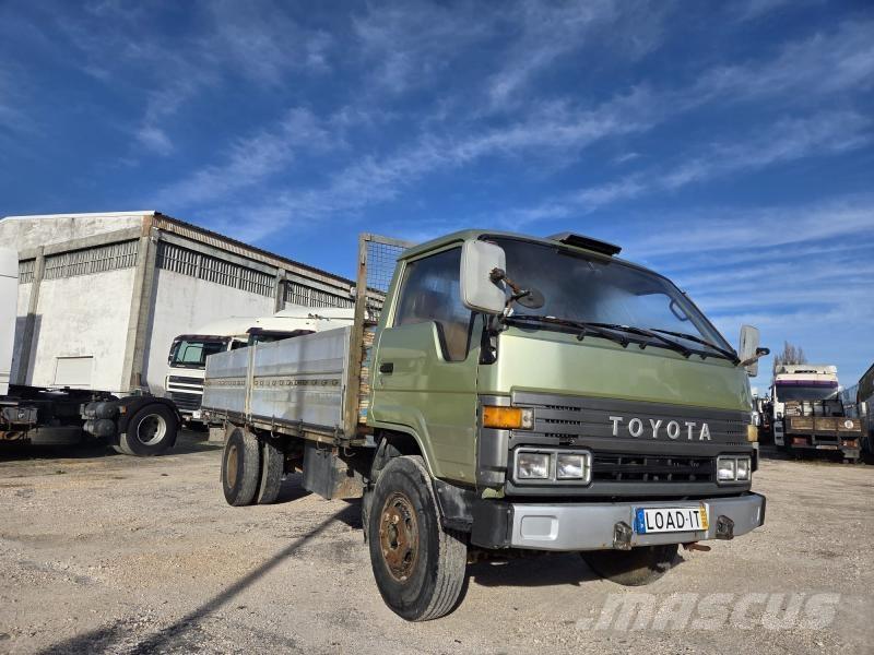Toyota BU96L Camiones caja cerrada