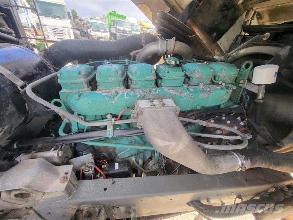 Volvo F10 Camiones bañeras basculantes o volquetes