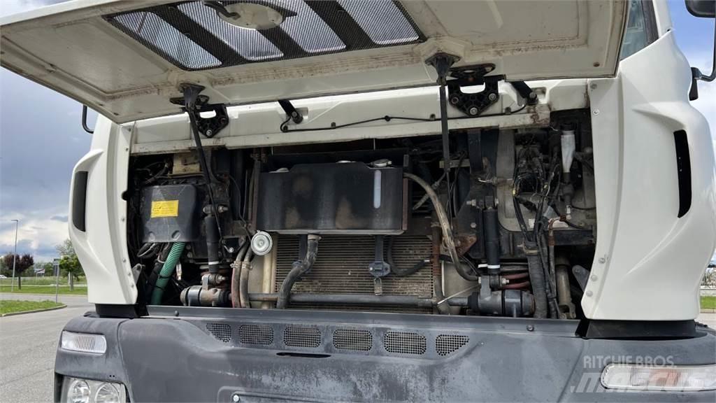 Astra HD8E 44.38 4x4 Camiones cisterna