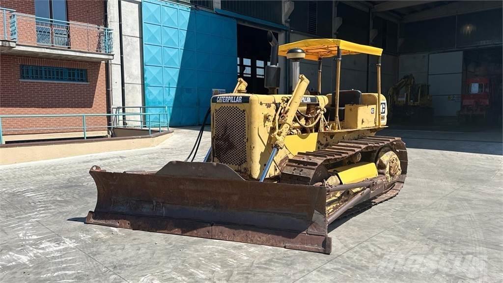 CAT D4D Buldozer sobre oruga