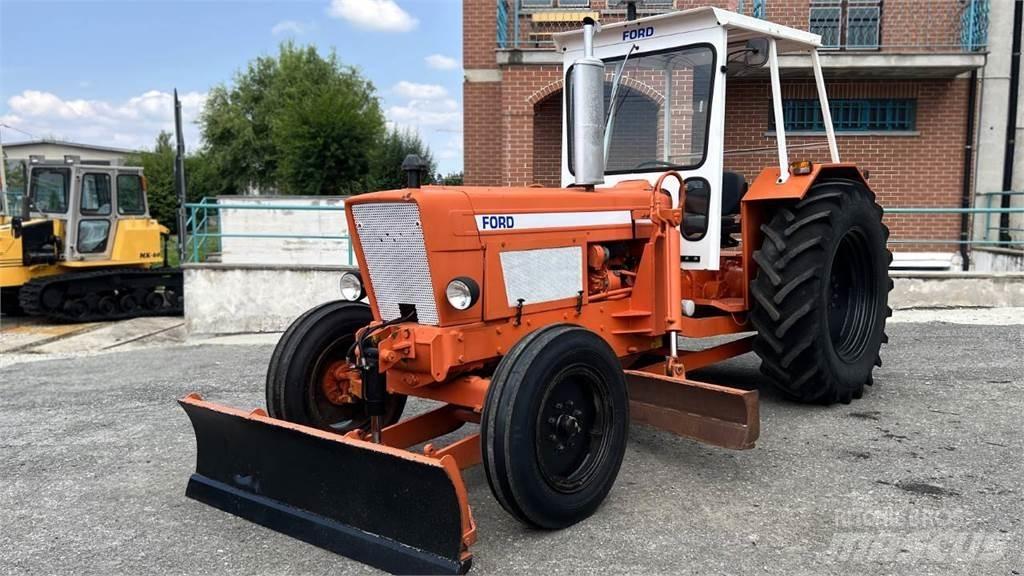 Ford 5600 4X2 Buldozer sobre oruga