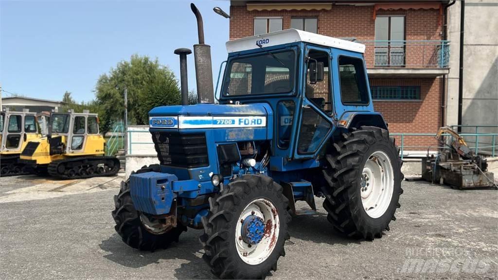 Ford 7700 4X4 Láminas y cuñas quitanieves