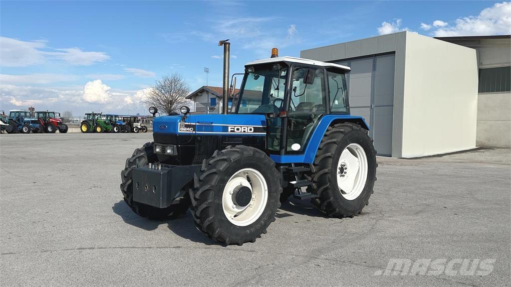 Ford 8240 4x4 Láminas y cuñas quitanieves