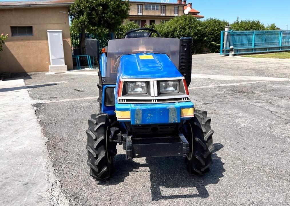 Iseki TU170F 4x4 Láminas y cuñas quitanieves