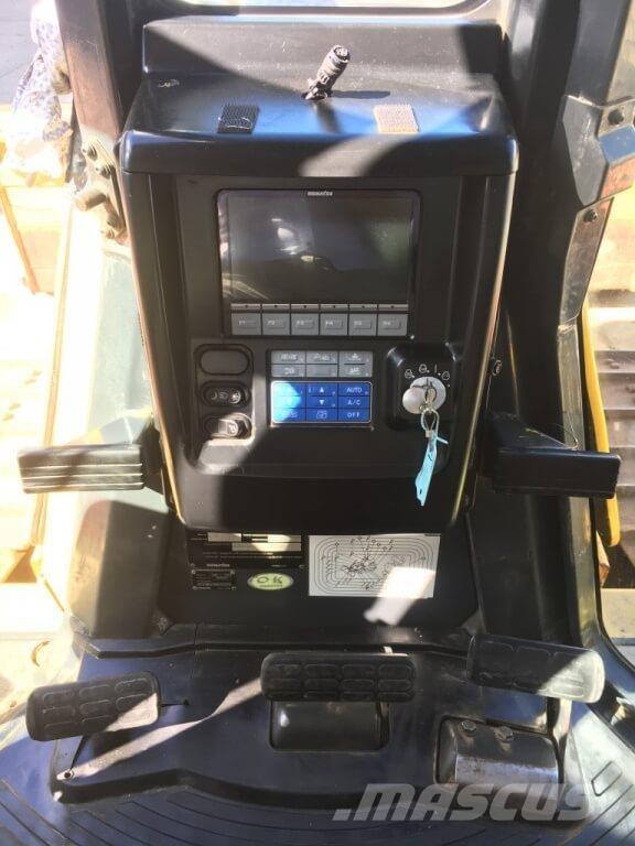 Komatsu D65WX-16 Buldozer sobre oruga