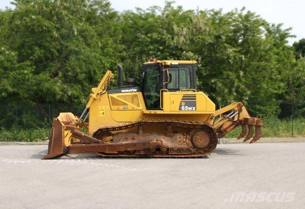 Komatsu D65WX-16 Buldozer sobre oruga