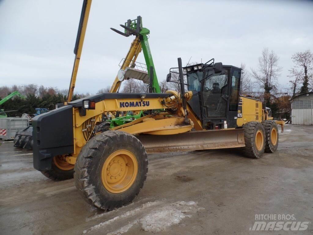 Komatsu GD675-5 Buldozer sobre oruga