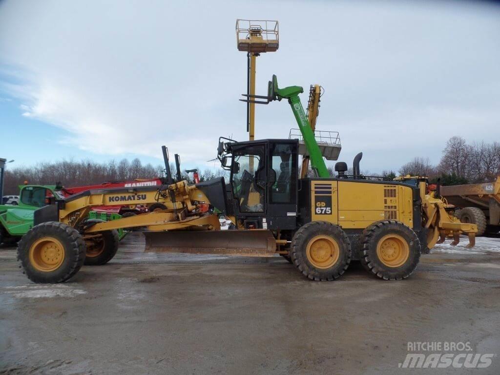 Komatsu GD675-5 Buldozer sobre oruga