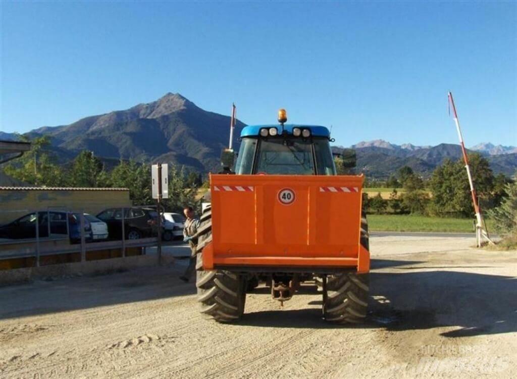 Landini LEGEND 135 Láminas y cuñas quitanieves