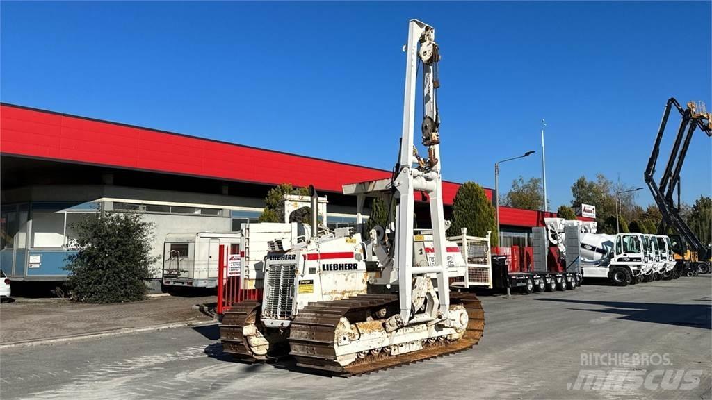 Liebherr RL 22 B Equipos de tuberías