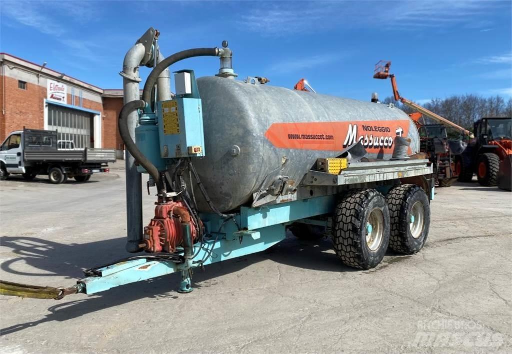 Vaia MB 141 Camiones cisterna