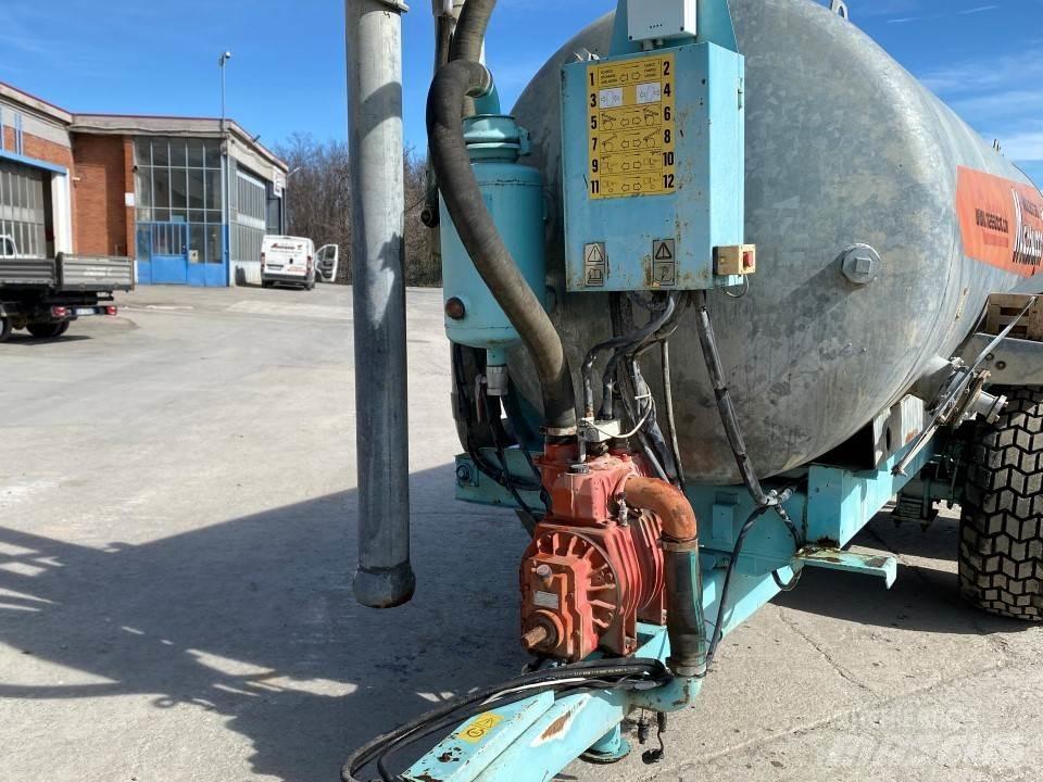 Vaia MB 141 Camiones cisterna
