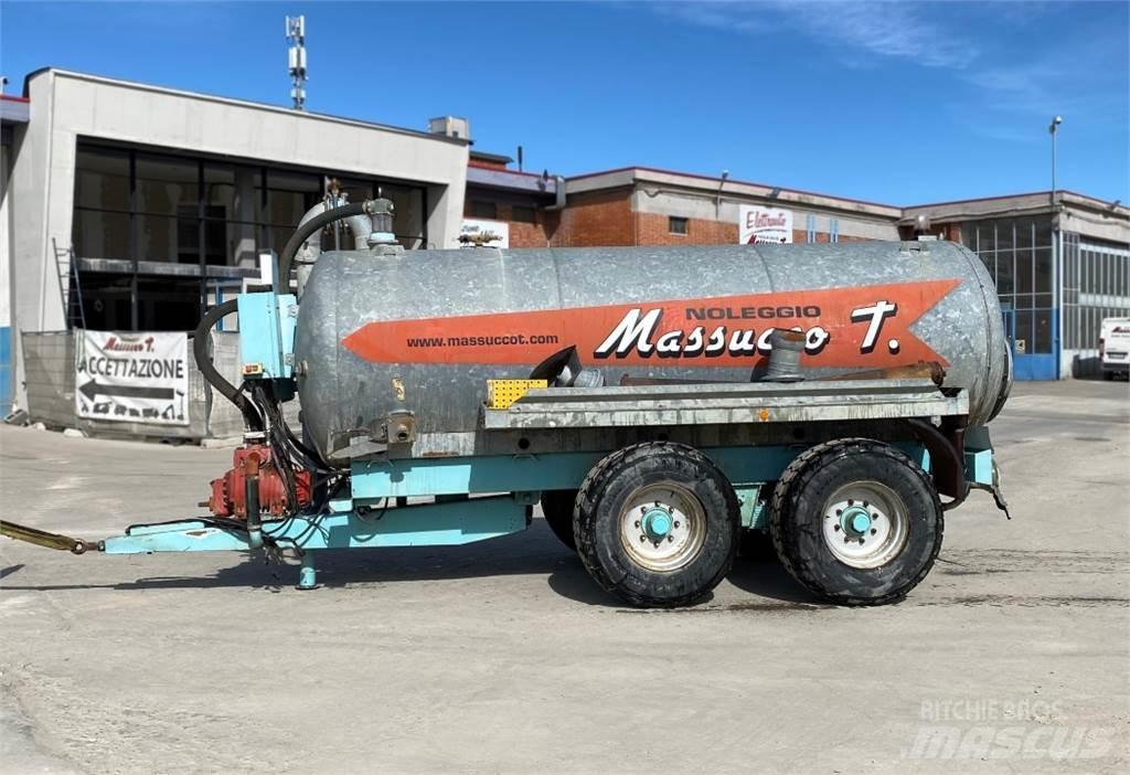 Vaia MB 141 Camiones cisterna