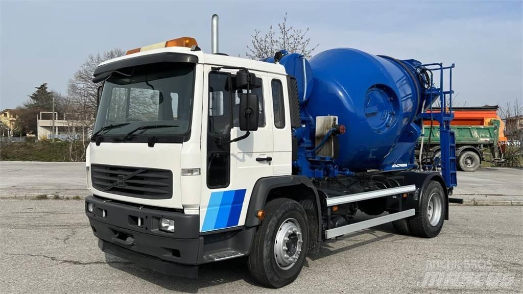 Volvo FL6 4X2 Camiones hormigonera