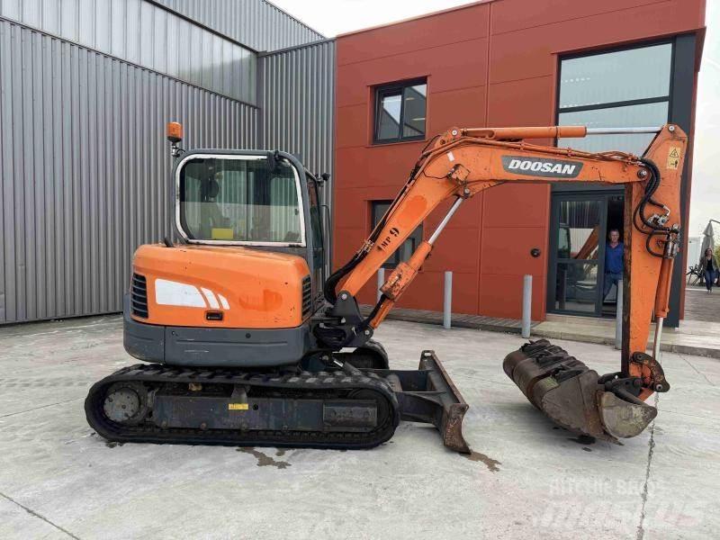 Doosan DX63 Mini excavadoras < 7t