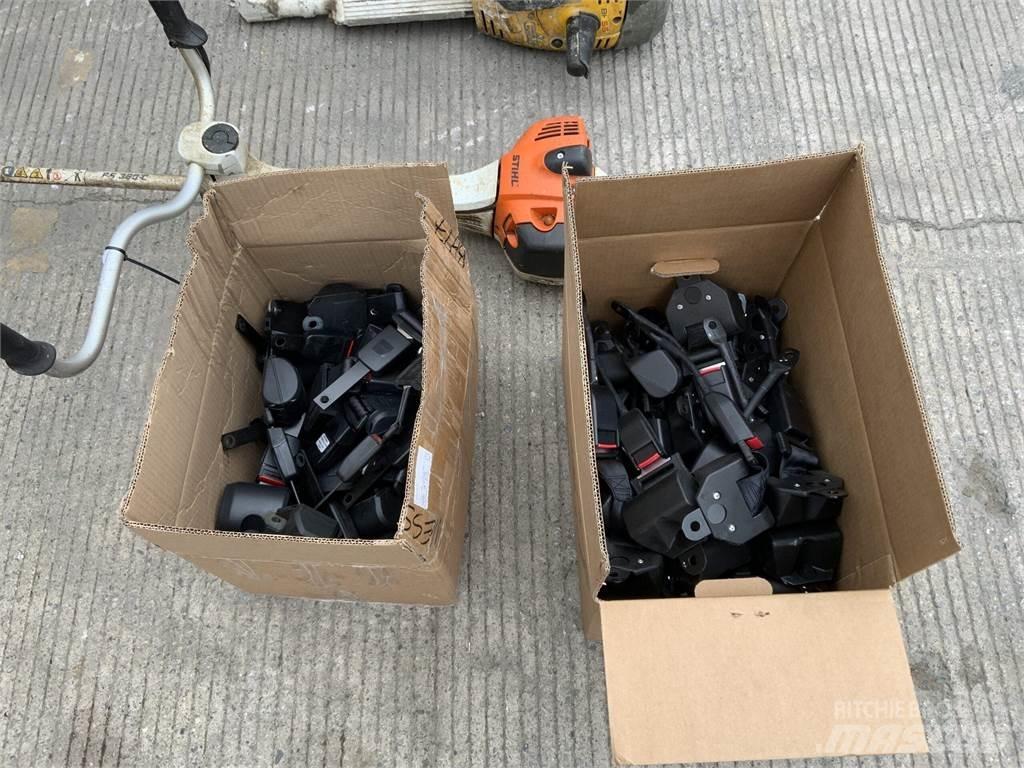  2 Boxes Of Seat Belts Agricultura - Otros